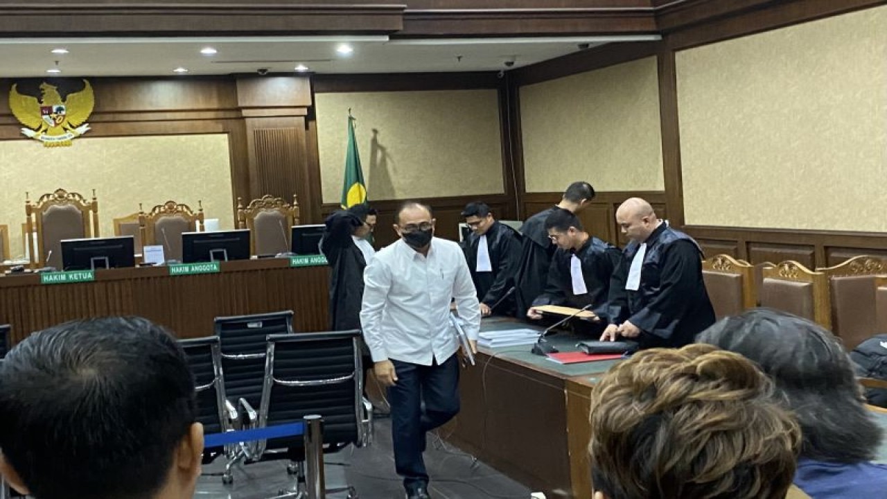 Sidang lanjutan terdakwa Mantan pejabat Direktorat Jenderal Pajak (DPJ) Kementerian Keuangan Rafael Alun Trisambodo dengan adenda pembacaan nota keberatan (eksepsi) di Pengadilan Tipikor pada Pengadilan Negeri Jakarta Pusat, Rabu (6/9/2023). (ANTARA/Fath Putra Mulya)