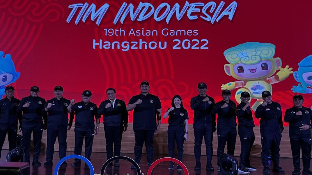 Pengukuhan Tim Indonesia untuk Asian Games 2022 Hangzhou yang dilaksanakan di Kantor Kementerian PUPR di Jakarta, Selasa (19/9/2023). (ANTARA/Arnidhya Nur Zhafira)