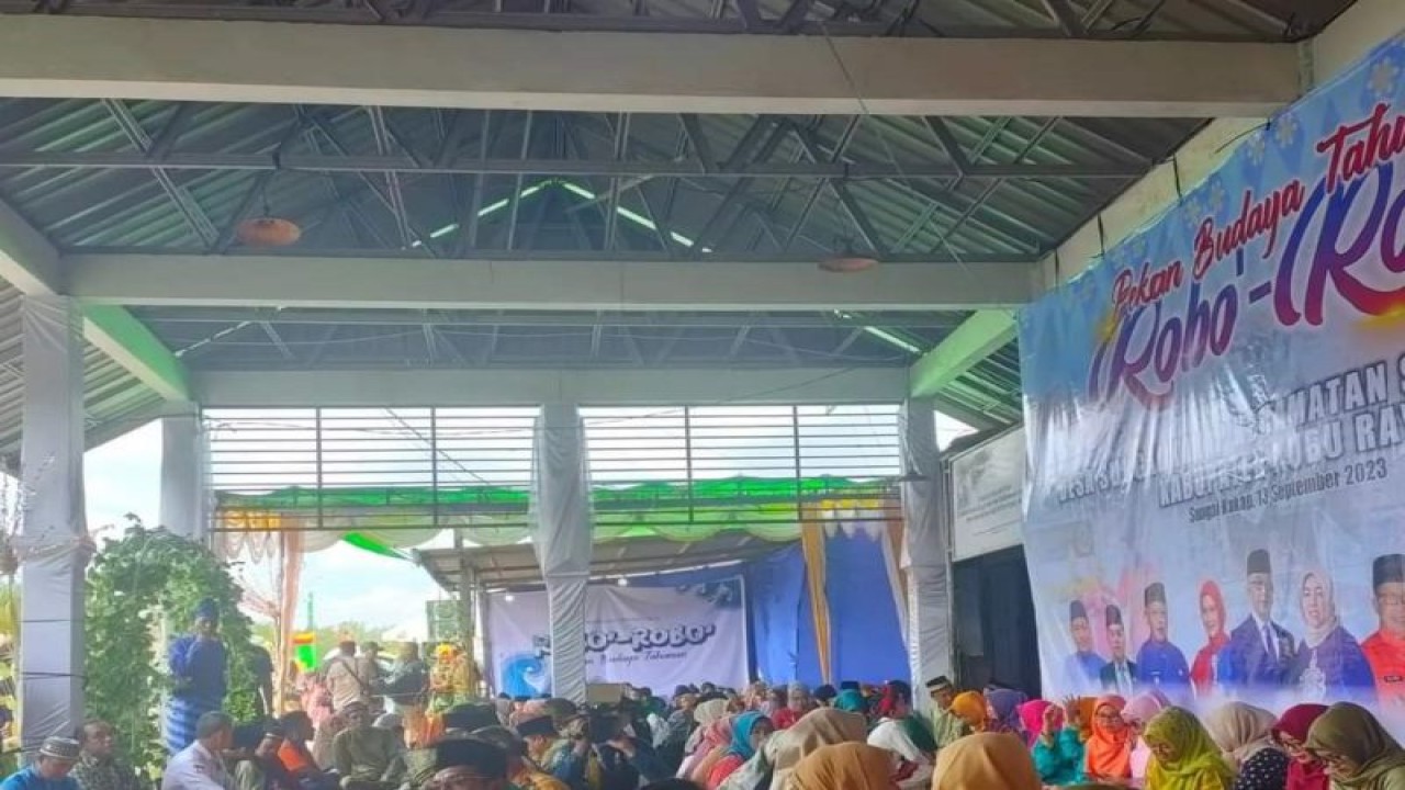 Perayaan robo'-robo' di Kecamatan Sungai Kakap, Kabupaten Kubu Raya. ANTARA/Rendra Oxtora