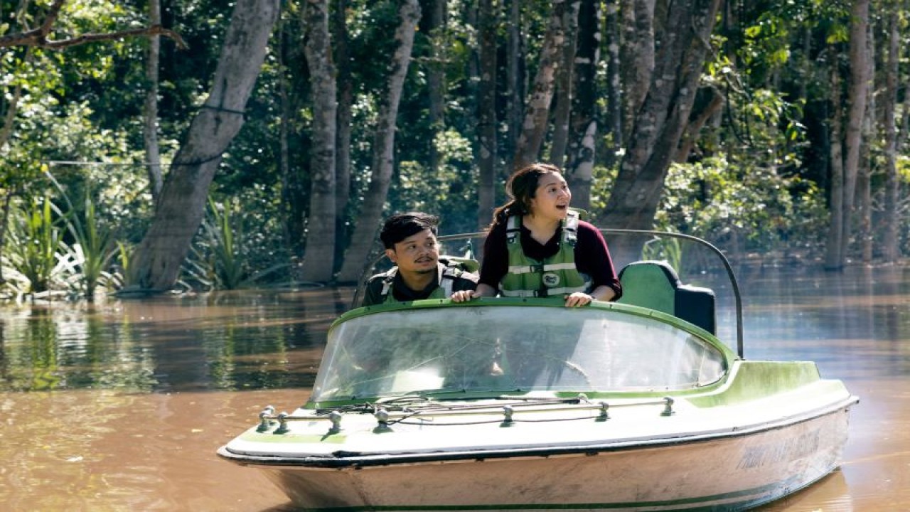 Cuplikan dari "Petualangan Sherina 2" menampilkan petualangan baru Sherina dan Sadam di masa dewasa. "Petualangan Sherina 2" tayang mulai 28 September 2023. (ANTARA/HO-Miles Productions)