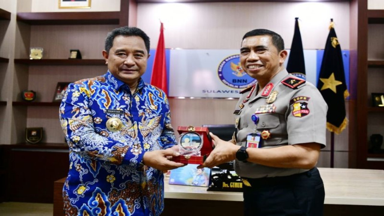 Pj Gubernur Sulawesi Selatan Bahtiar Baharuddin dan Kepala BNNP Sulsel Brigjen Pol Guruh Ahmad berkolaborasi berantas narkoba di daerah itu.ANTARA/HO-Humas Pemprov Sulsel