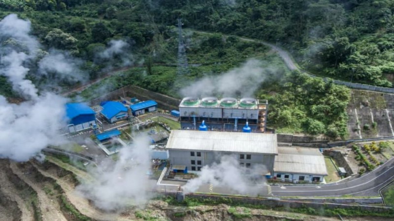 Ilustrasi - Pembangkit Listrik Tenaga Panas Bumi (PLTP) Ulumbu di Kabupaten Manggarai, Nusa Tenggara Timur (NTT). ANTARA/HO-PLN