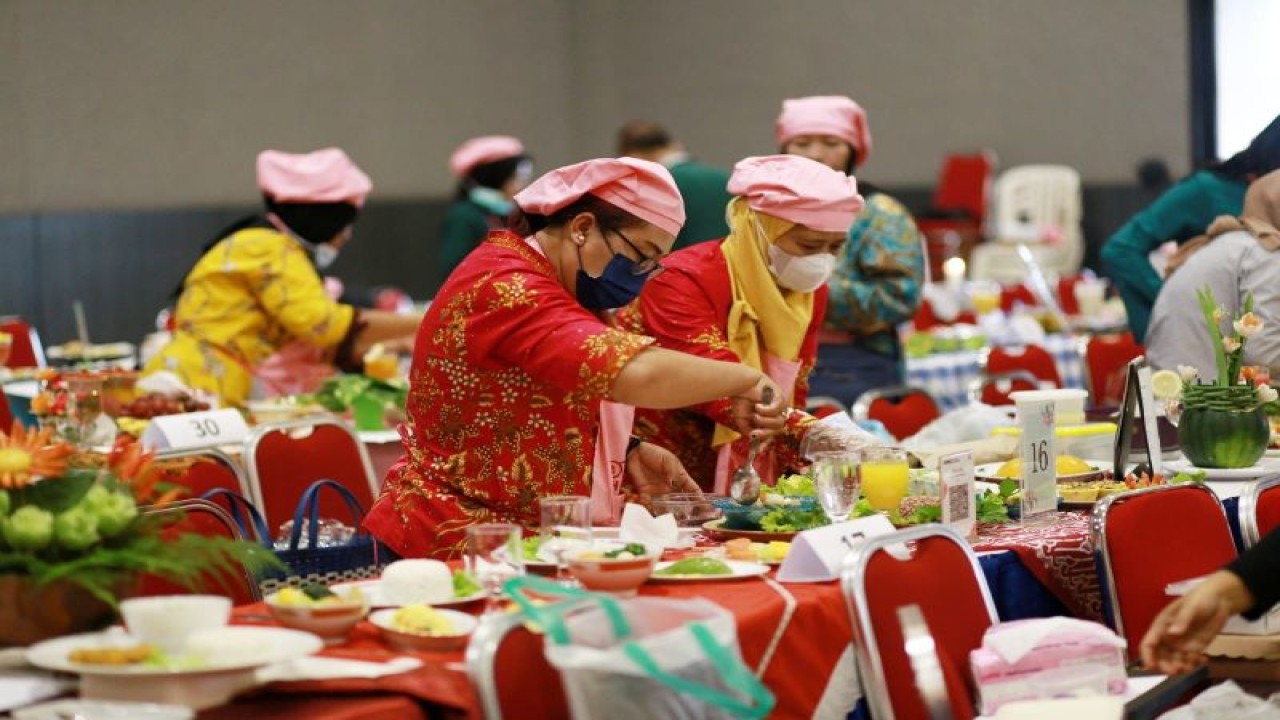 Arsip Foto - Suasana lomba cipta menu untuk Program Pemberian Makanan Tambahan (PMT) berbahan lokal di Kediri, Jawa Timur. (ANTARA/HO Dinas Kominfo Kota Kediri)