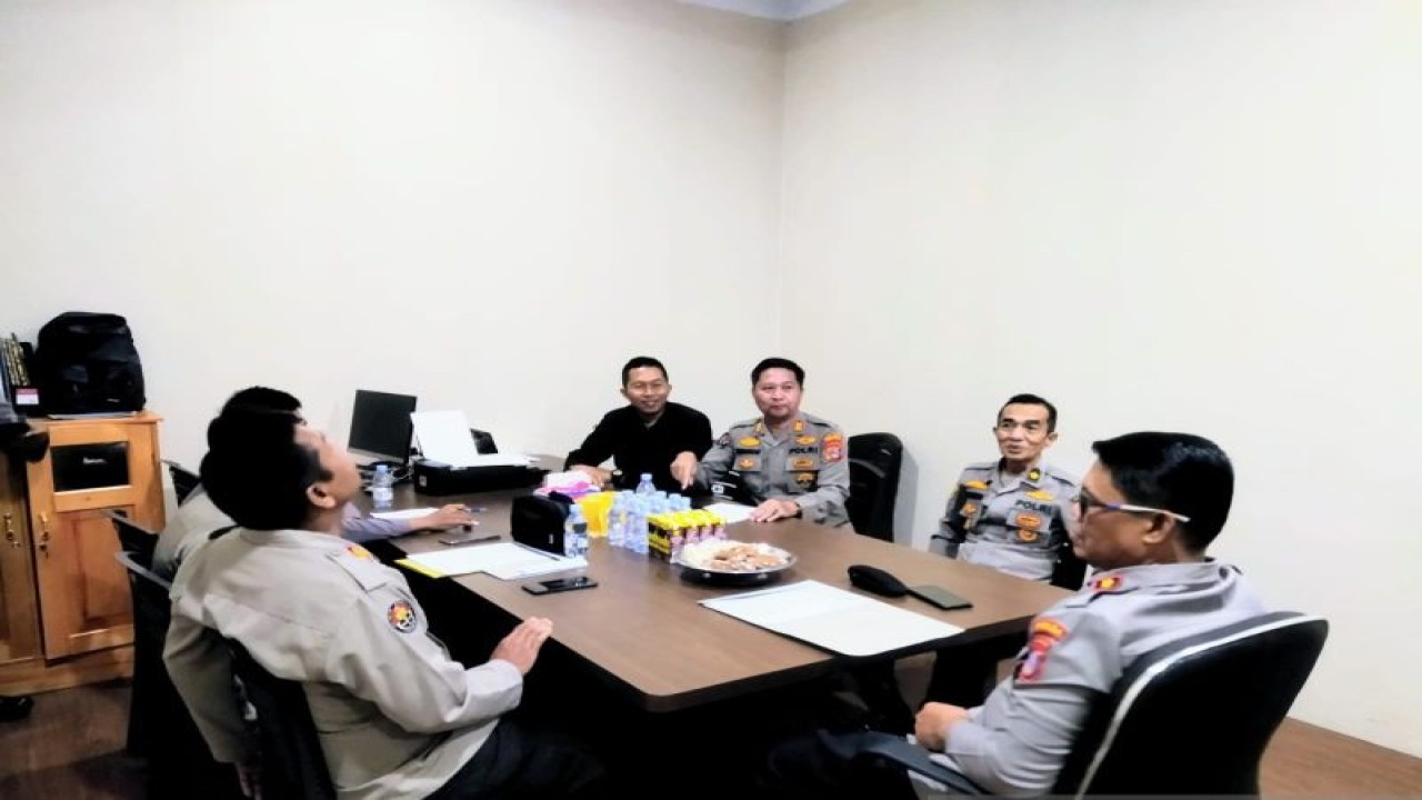 Kasubbid Penmas Bidhumas Polda Sulawesi Tengah, Komisaris Polisi Sugeng Lestari, memimpin kunjungan supervisi bidhumas di Polres Parigi Moutong di Kabupaten Parigi Moutong, Sulawesi Tengah, Selasa (19/9/2023). ANTARA/HO-Humas Polda Sulawesi Tengah