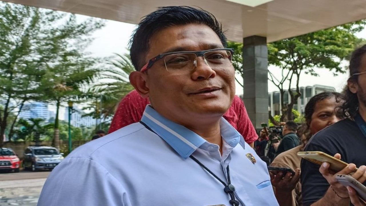 Direktur Reserse Kriminal Khusus Polda Metro Jaya Kombes Pol Ade Safri Simanjuntak saat diwawancarai di Jakarta, Senin (14/8/2023). ANTARA/Ilham Kausar