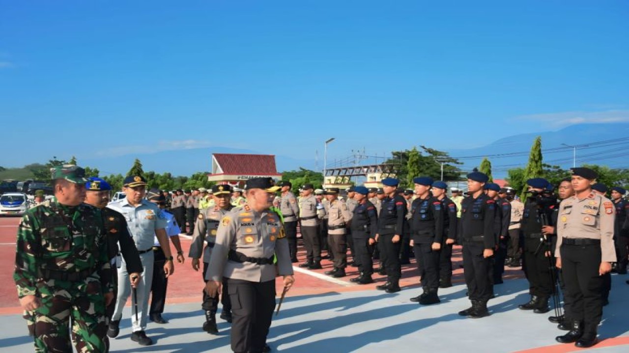 Kapolda Sulteng Irjen Pol. Agus Nugroho memimpin apel pasukan Operasi Zebra Tinombala 2023 di Mapolda Sulteng, Kota Palu, Senin (4/9). (ANTARA/HO-Polda Sulteng)