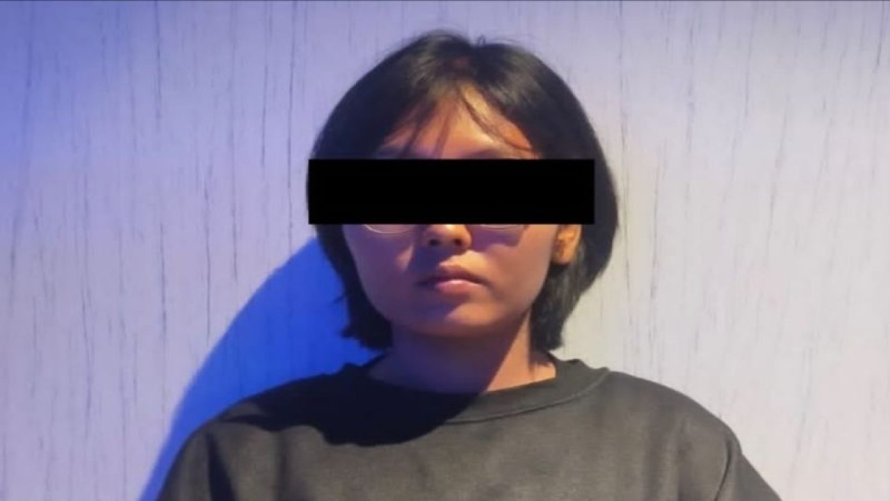 Pelaku perempuan FEA (24) yang berperan sebagai muncikari kasus prostitusi anak di bawah umur, Jakarta, Minggu (24/9/2023). ANTARA/HO-Polda Metro Jaya