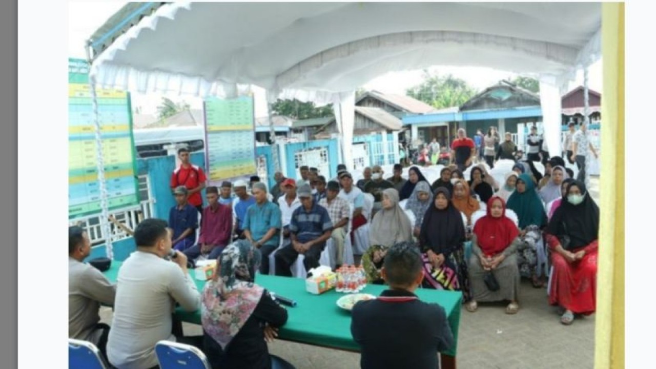 Kepolisian Resor (Polres) Tanah Laut, Kalimantan Selatan menggelar kegiatan bakti kesehatan dab sosial di Desa Bati Bati, Kecamatan Bati Bati, Kabupaten Tanah Laut, Jumat (15/9/2023). ANTARA/HO-Humas Polres Tanah Laut.