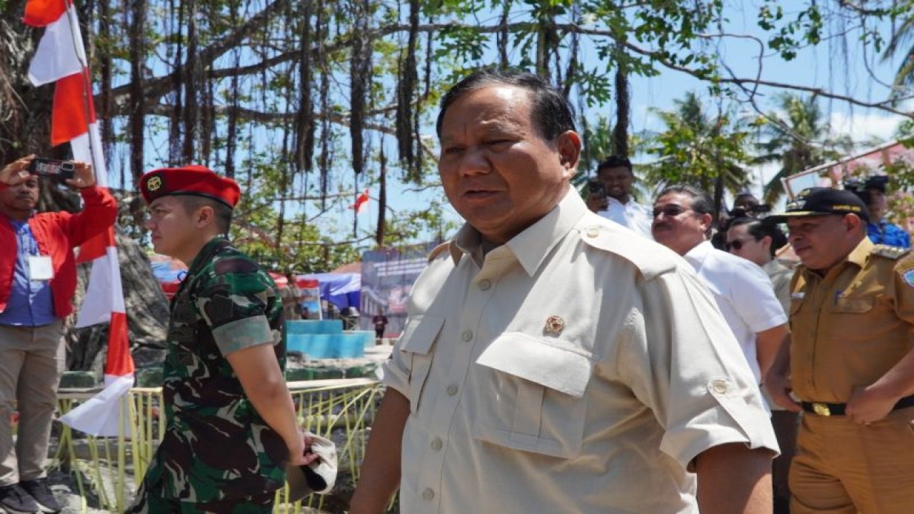 Menhan RI Prabowo Subianto saat kunjungan di MBD, Senin (4/9/2023). ANTARA/Winda Herman