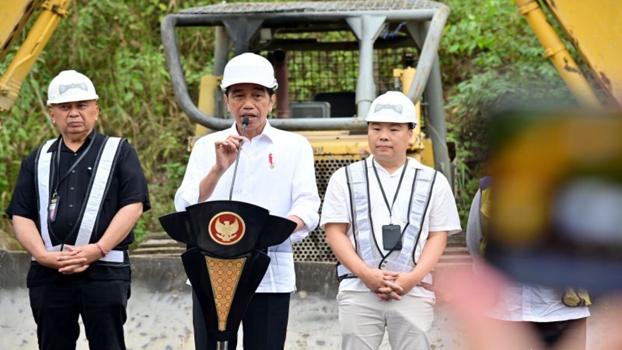 Presiden Joko Widodo (Jokowi) saat “groundbreaking” Hotel Vasanta di kawasan Ibu Kota Nusantara, Kabupaten Penajam Paser Utara, Kalimantan Timur, Sabtu (23/9/2023). ANTARA/HO-Biro Pers Sekretariat Presiden/Muchlis Jr