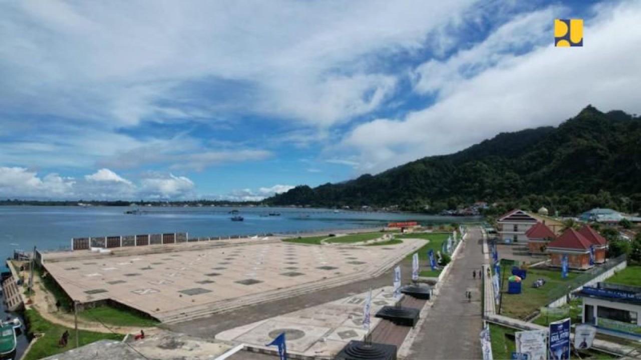 Ilustrasi - Kementerian Pekerjaan Umum dan Perumahan Rakyat (PUPR) melalui Direktorat Jenderal Cipta Karya melakukan penataan kawasan Taman Jokowi-Iriana dan Taman Jusuf Kalla di Kabupaten Kaimana, Provinsi Papua Barat. ANTARA/HO-Kementerian PUPR.