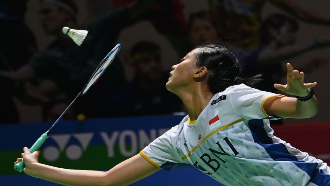 Arsip - Pebulu tangkis tunggal putri Indonesia Putri Kusuma Wardani mengembalikan kok ke arah lawannya asal Amerika Serikat, Iris Wang dalam pertandingan babak pertama (32 besar) turnamen Indonesia Open 2023 di Istora Senayan, Jakarta, Selasa (13/6/2023). ANTARA FOTO/Aditya Pradana Putra/foc.
