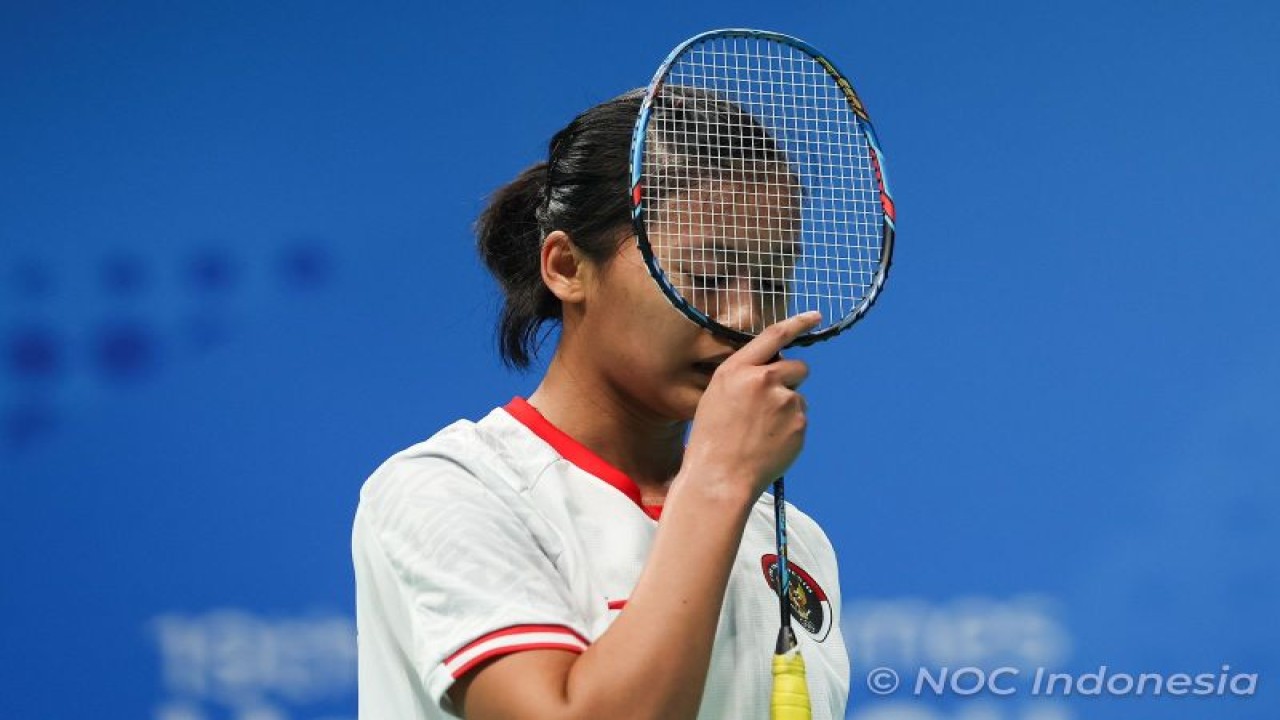 Atlet bulu tangkis tunggal putri Indonesia Putri Kusuma Wardani saat melakoni babak perempat final tim beregu putri Asian Games 2022 Hangzhou, China, Jumat (29/9/2023). (ANTARA/HO/NOC Indonesia/Naif Al’as)
