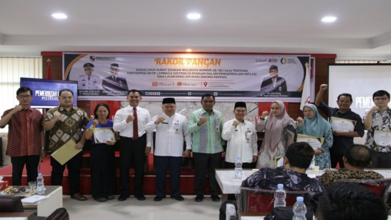 Rakor tentang partisipasi aktif lembaga distribusi pangan dalam pengendalian inflansi antara Disketapang Pekanbaru dan Distributor. (ANTARA/HO-Pemko Pekanbaru)
