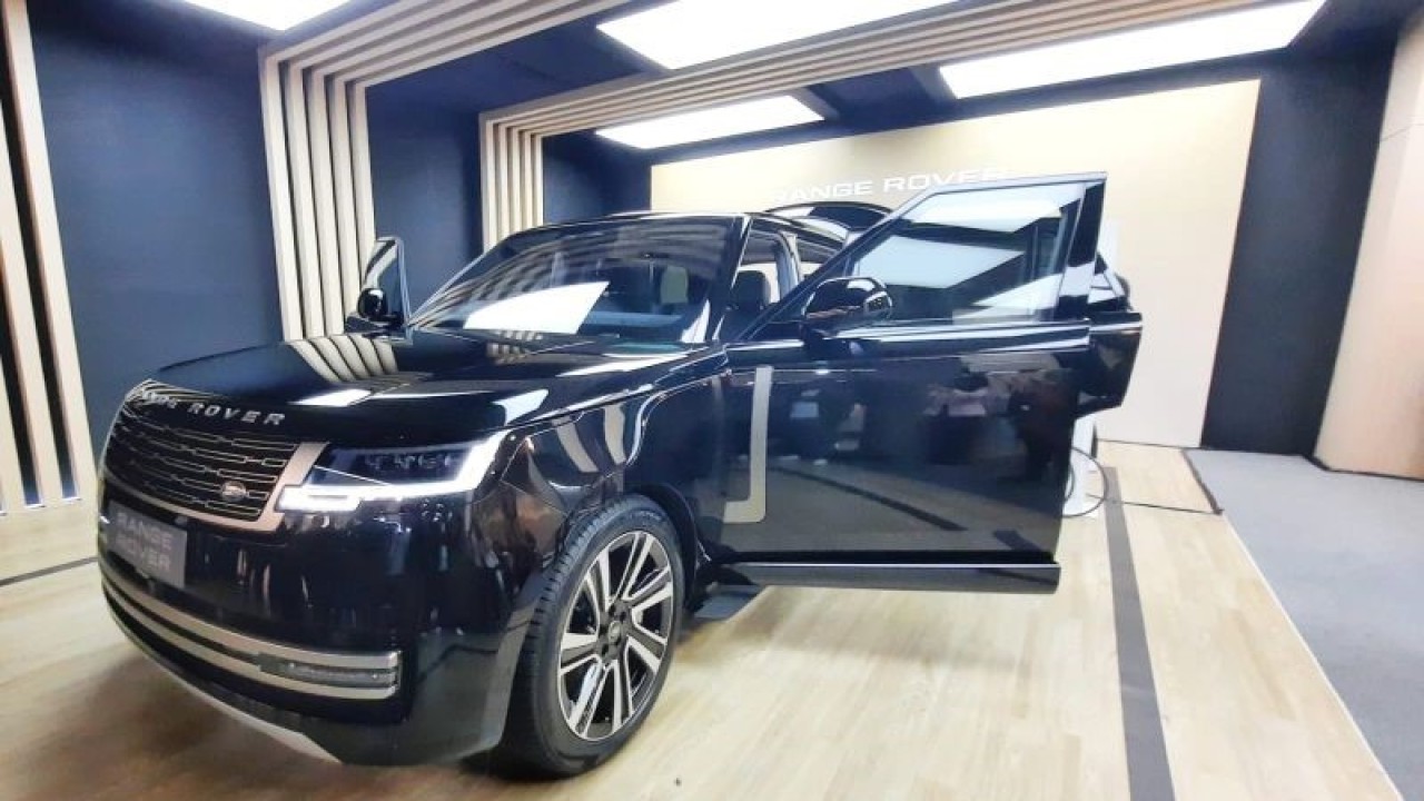 Range Rover PHEV. (ANTARA/Chairul Rohman)