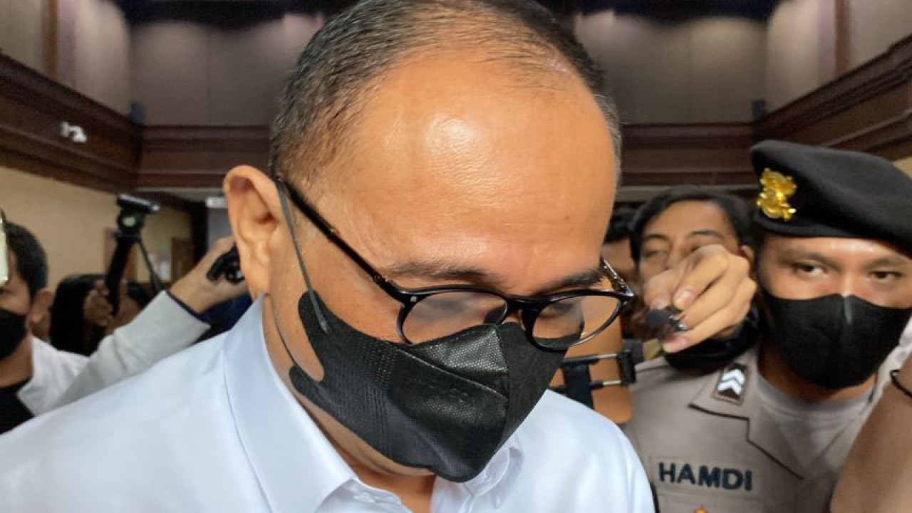 Ayah dari Mario Dandy Satriyo, Rafael Alun Trisambodo, usai sidang kasus dugaan gratifikasi dan tindak pidana pencucian uang (TPPU) di Pengadilan Tindak Pidana Korupsi Jakarta, Rabu (6/9/2023). ANTARA/Fath Putra Mulya