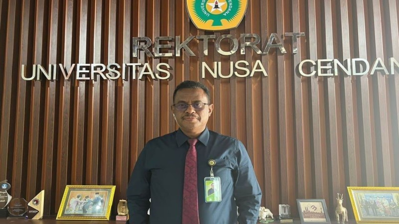 Rektor Universitas Nusa Cendana (Undana) Kupang Prof Maxs Sanam (ANTARA/Bernadus Tokan)
