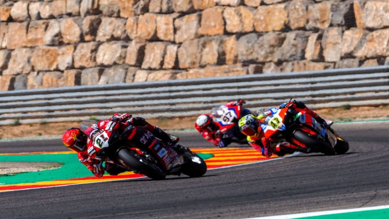 Pembalap Aruba.It Ducati Michael Ruben Rinaldi saat melakoni Race 2 World Superbike (WSBK) Aragon di MotorLand Aragon, Spanyol, Minggu (24/9/2023). (ANTARA/HO/WSBK)