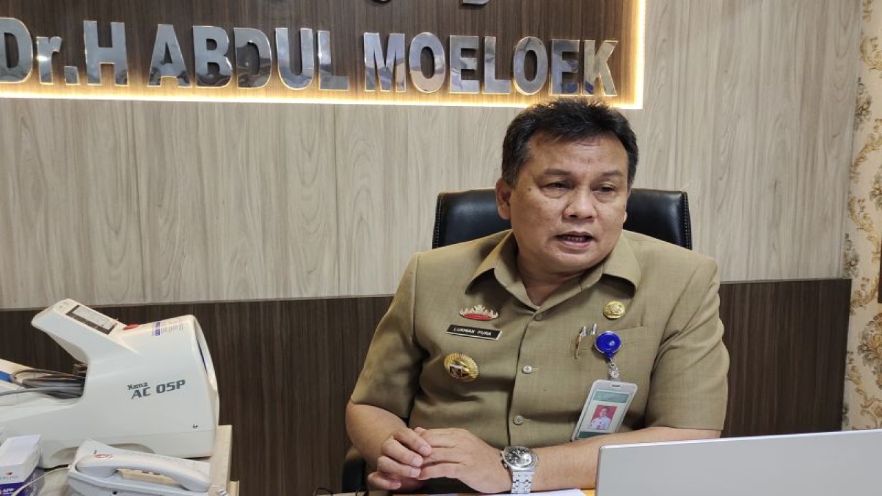 Arsip- Direktur Rumah Sakit Umum Daerah Abdul Moeloek (RSUDAM) Lampung dr Lukman Pura saat memberi keterangan. ANTARA/Ruth Intan Sozometa Kanafi.