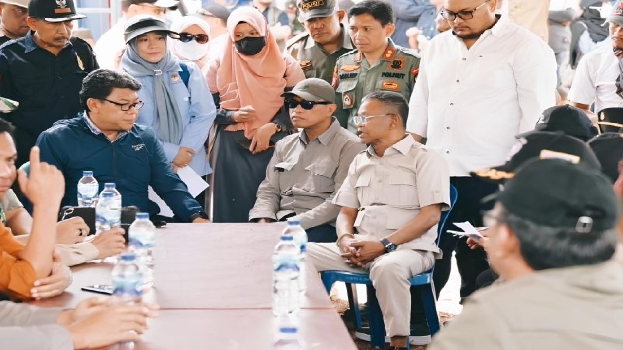 Gubernur Sulteng Rusdy Mastura meninjau lokasi Kawasan Pangan Nusantara di Kabupaten Donggala, Jumat (29/9/2023). (ANTARA/HO-Humas Pemprov Sulteng)