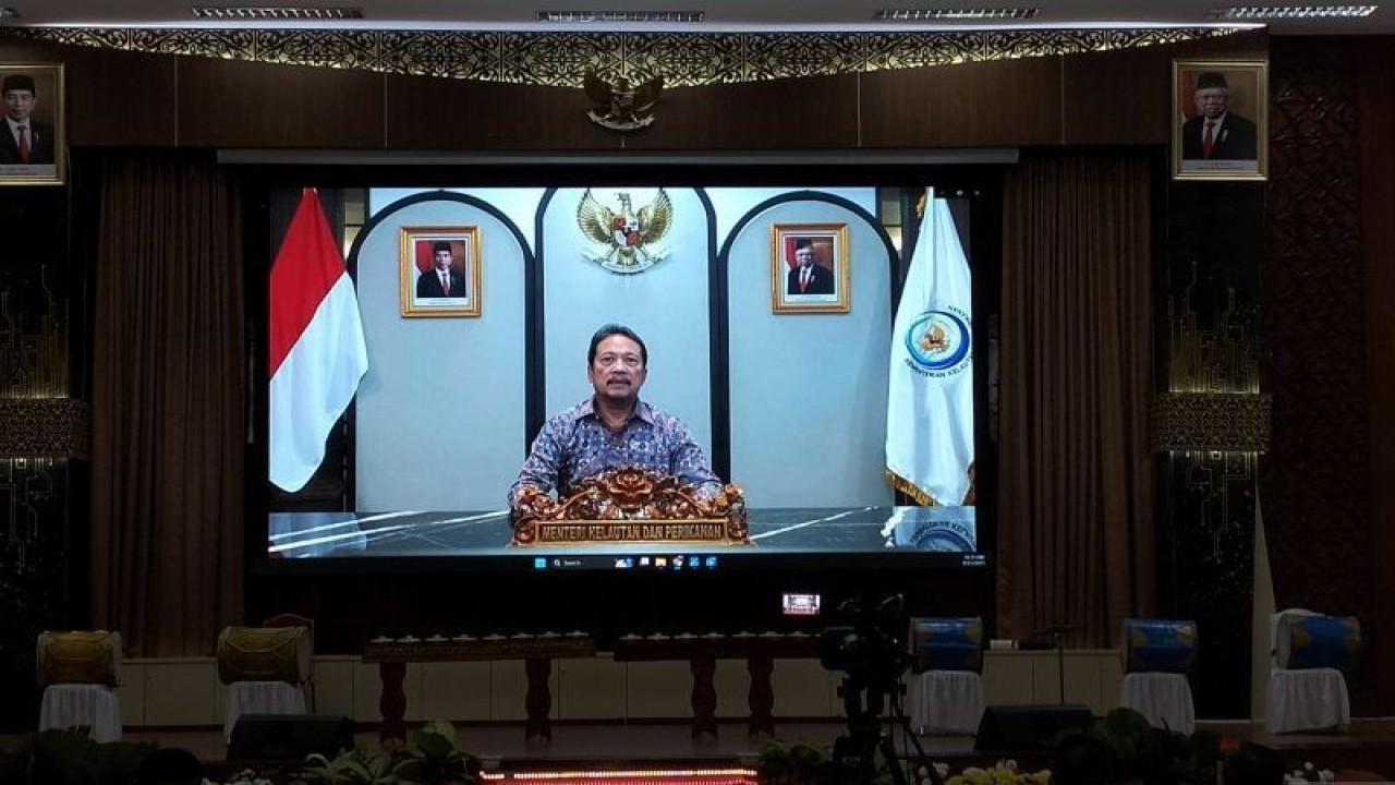 Ketua Majelis Wali Amanat Universitas Andalas (Unand) Sakti Wahyu Trenggono saat memberikan sambutan pada Dies Natalis Universitas Andalas melalui rekaman video di Padang, Rabu, (13/9/2023). (ANTARA/Muhammad Zulfikar)