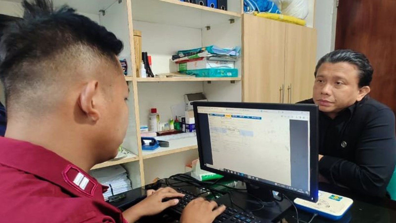 Terpidana kasus pembunuhan berencana Brigadir Nofriansyah Yosua Hutabarat, Ferdy Sambo, melewati proses administrasi penerimaan di Lapas Kelas II Salemba, Jakarta Pusat, Kamis (24/8/2023). ANTARA/HO-Humas Ditjen Pas Kemenkumham/am.