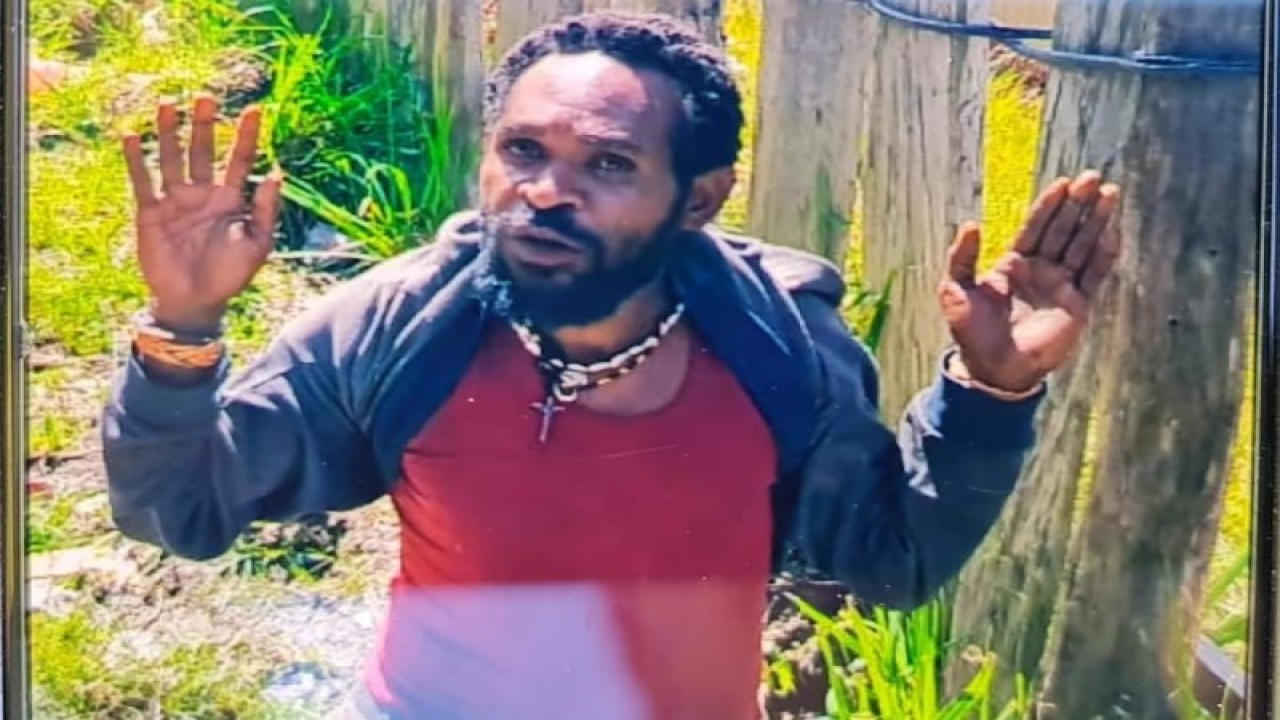 Satgas Yonif 330/TD menangkap Matianus Marsani,  anggota KKB wilayah Homeyo di Sugapa, Kabupaten Intan Jaya, Papua Tengah, Rabu (13/9/2023). (ANTARA/HO/Dok Kogabwilhan III)
