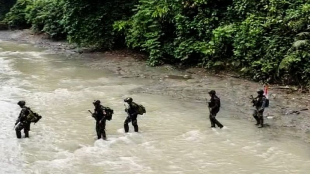 Satgas Pamtas RI-PNG Sektor Utara Yonif 122/Tombak Sakti di bawah naungan Korem 172/PWY melalui Pos Kalipay melaksanakan patroli MM 41, Selasa (26/9/2023) (ANTARA/HO-Dokumen pribadi Satgas Pamtas RI-PNG)