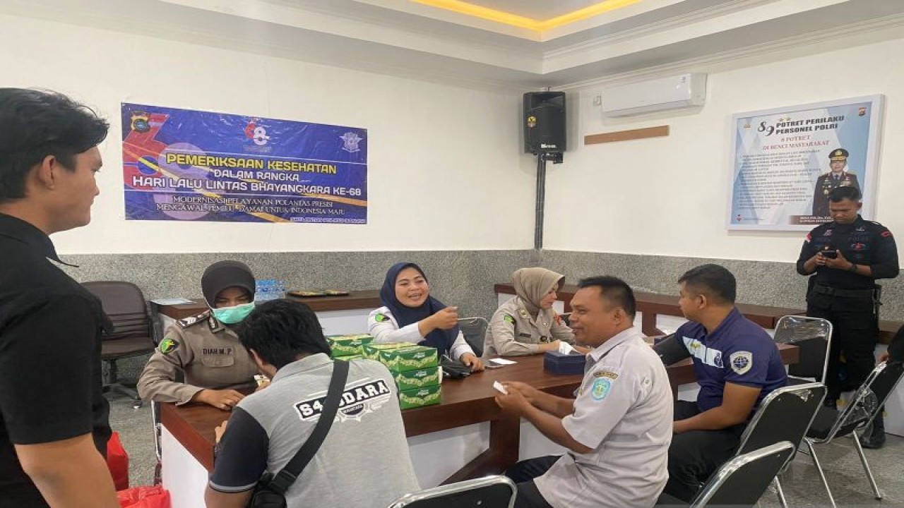 Satlantas Polres Bangka, Provinsi Babel, Selasa (19/9/2023) membuka kegiatan sosial donor darah (FOTO ANTARA/Kasmono/HO-umas Polres Bangka)