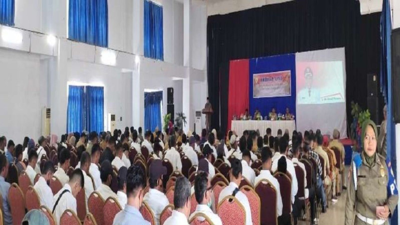 Satpol PP Kota Baubau saat melakukan Bimtek bagi sekitar 1.000-an anggota Perlindungan masyarakat (Linmas). (Foto- Humas Kota Baubau)