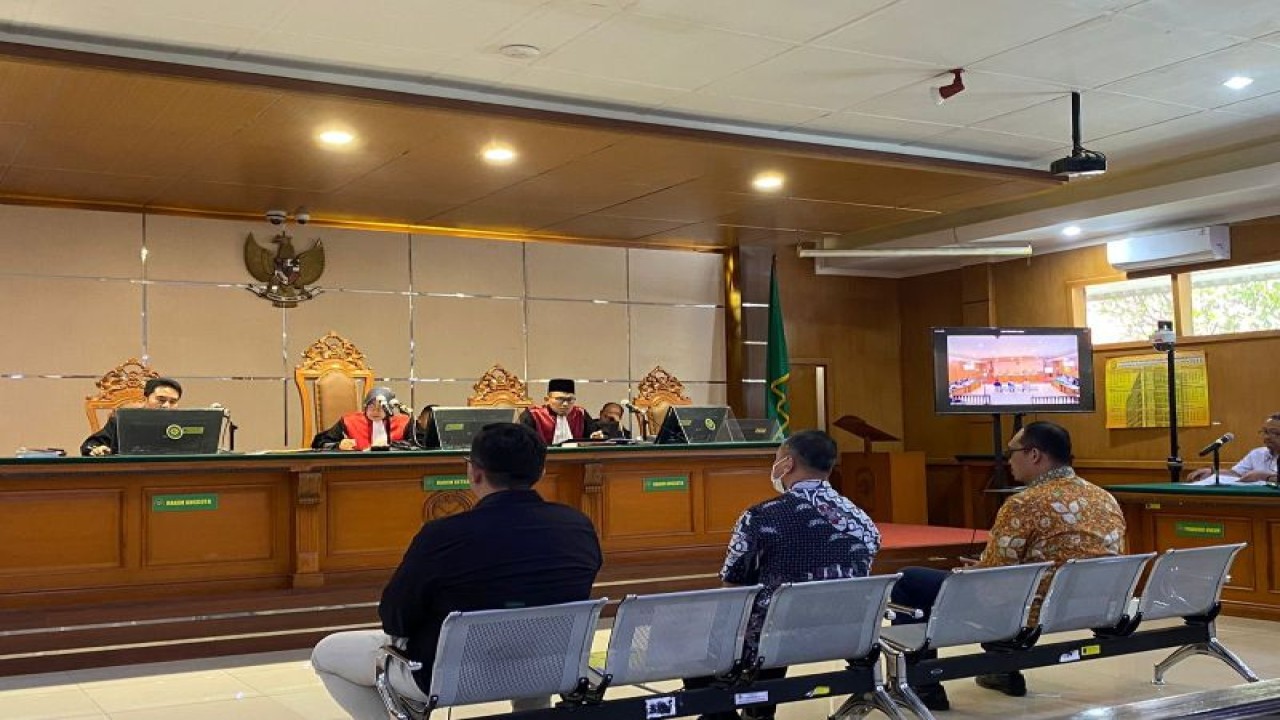 Sidang pemeriksaan saksi dalam kasus suap pengadaan CCTV dan Internet Service Provider (ISP) Bandung Smart City di Pengadilan Tipikor Kota Bandung (13/9/2023). (ANTARA/Rubby Jovan)