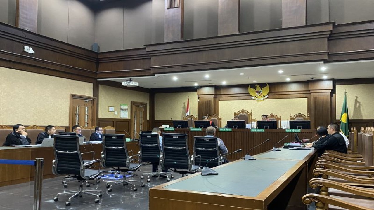 Sidang lanjutan terhadap terdakwa mantan pejabat DJP Kemenkeu Rafael Alun Trisambodo dengan agenda pemeriksaan saksi di Pengadilan Tindak Pidana Korupsi Jakarta, Senin (25/9/2023). (ANTARA/Fath Putra Mulya)