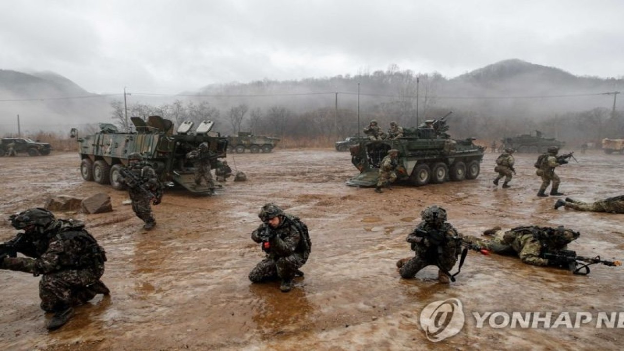 Arsip - Suasana latihan militer gabungan Korea Selatan dan Amerika Serikat di Mugeon-ri training ground, Paju, Provinsi Gyeonggi pada Jumat (13/1/2023). (ANTARA/HO-Yonhap)