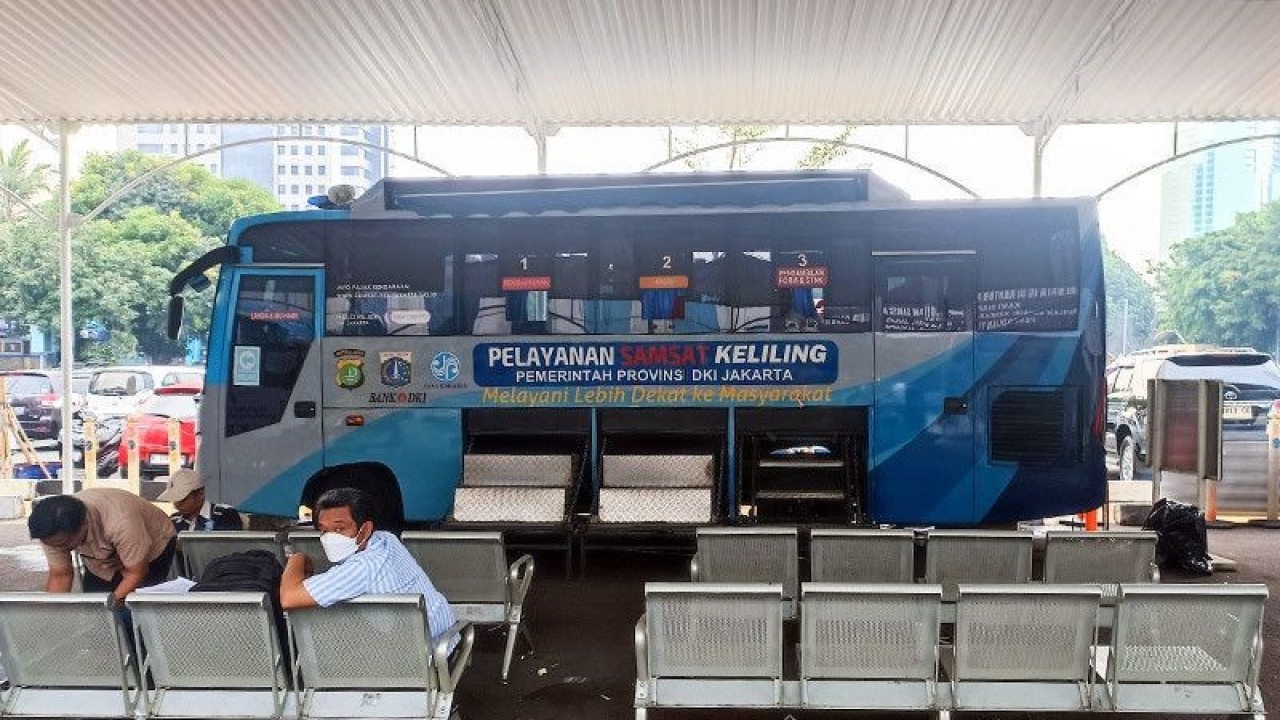 Suasana pelayanan sim keliling di Polda Metro Jaya, Jakarta Selatan, Rabu (24/5/2023). ANTARA/Ilham Kausar/am.