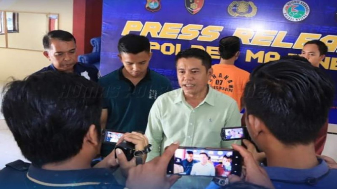 Polres Kabupaten Majene Provinsi Sulawesi Barat (Sulbar) menangkap pelaku pencurian kendaraan bermotor (Curanmor) lintas Provinsi inisial AR di Majene, Selasa (19/9/2023) ANTARA Foto/ M Faisal Hanapi