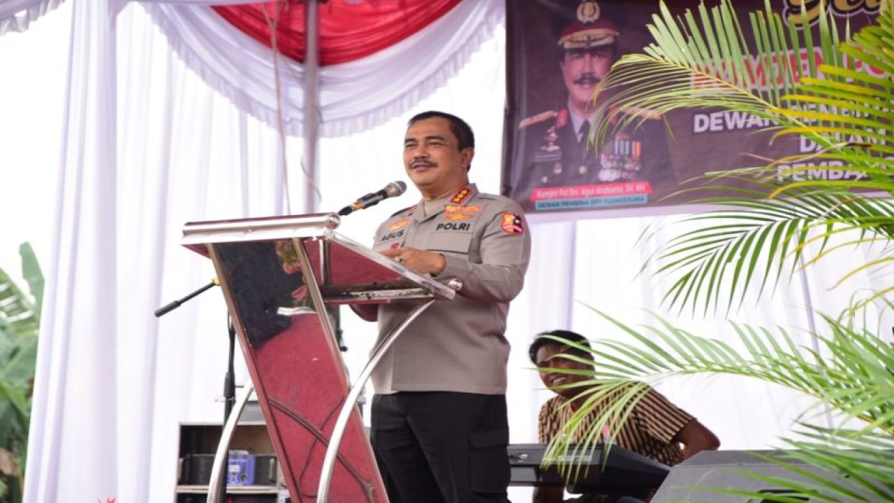Wakapolri Komjen Pol Agus Andrianto pada saat acara peletakan batu pertama pembangunan Pendopo Agung Pujakesuma di Desa Bangun Sari Baru, Kecamatan Tanjung Morawa, Deli Serdang, Sumatera Utara. (ANTARA/HO)