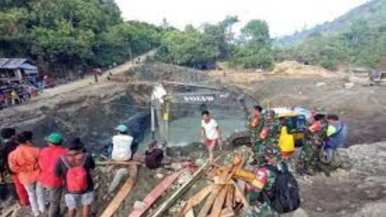 Penambang emas ilegal Riau tewas tertimbun longsor di Kuansing dok Antara.
