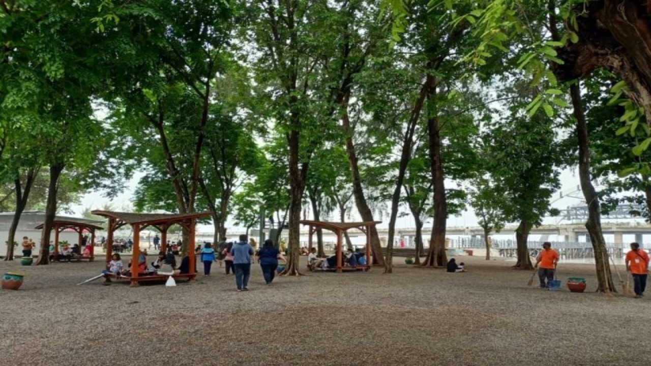 Foto Arsip - Taman Hiburan Pantai (THP) Kenjeran, Kota Surabaya. (ANTARA/HO-Diskominfo Surabaya)