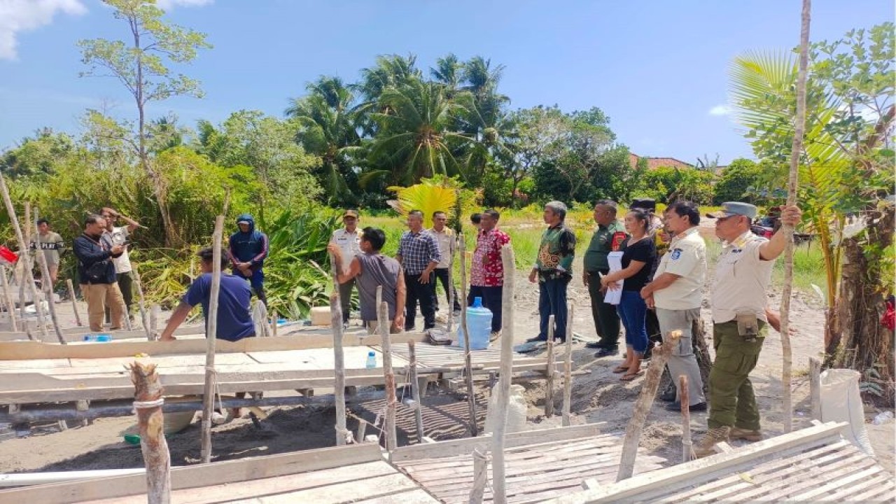 Tim gabungan Polres Bangka tertibkan penambangan biji timah tanpa izin (ANTARA/Kasmono/Ho.Humas Polres Bangka)