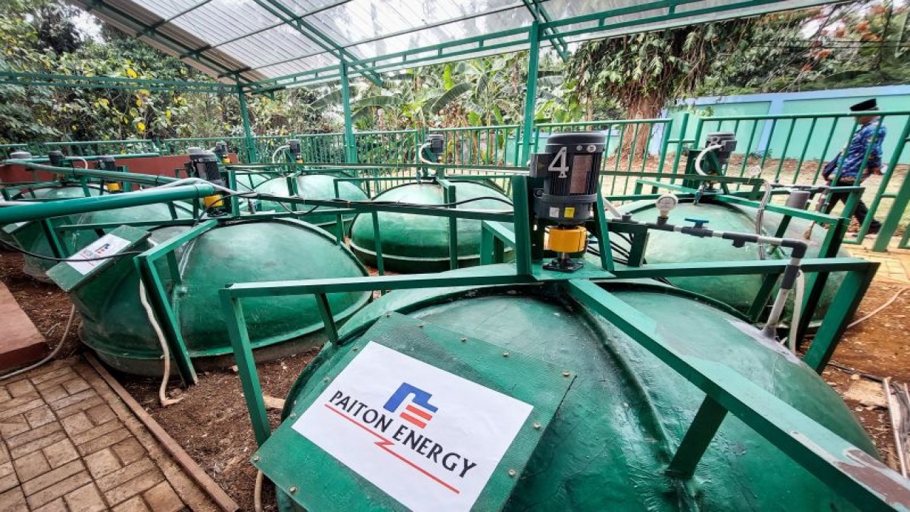 Sejumlah mesin biodigester untuk pengolahan sampah di Taman Margasatwa Ragunan, Jakarta, Selasa (19/09/2023). (ANTARA/ Erlangga Bregas Prakoso)