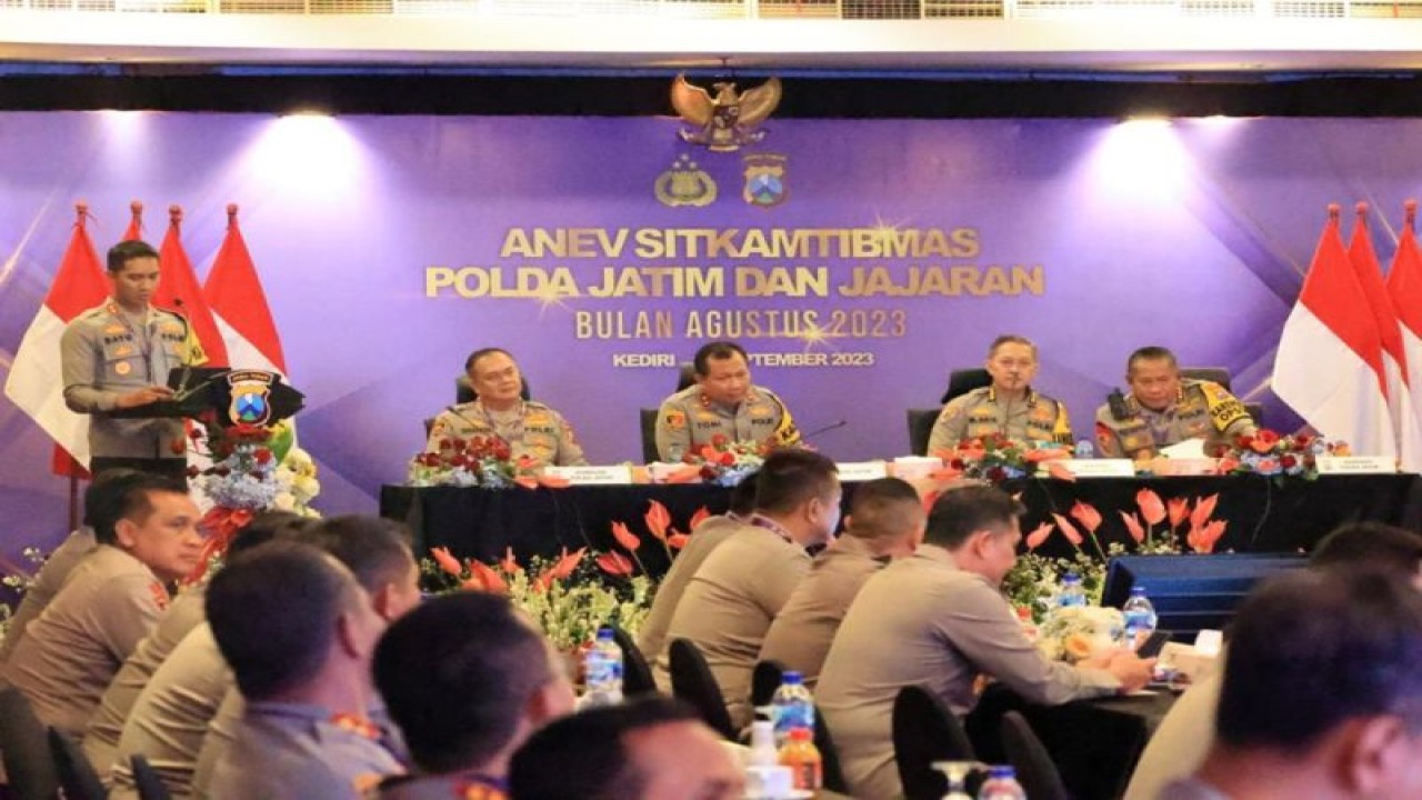 Kepala Kepolisian Daerah Jawa Timur Inspektur Jenderal Toni Harmanto saat memberikan arahan kepada anggota terkait pencegahan kebakaran hutan dan lahan (karhutla). (ANTARA/HO-Bidhumas Polda Jatim)