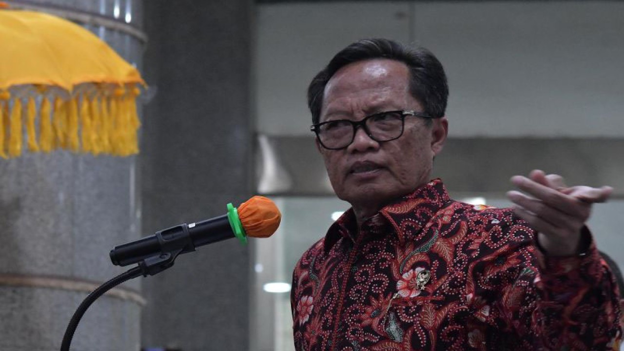 Arsip foto - Ketua Tim Pelaksana Satgas Tindak Pidana Pencucian Uang (Satgas TPPU) Sugeng Purnomo (tengah) bersama jajaran Satgas TPPU memberikan keterangan pers di Jakarta, Senin (10/7.2023). ANTARA FOTO/Fakhri Hermansyah/hp.