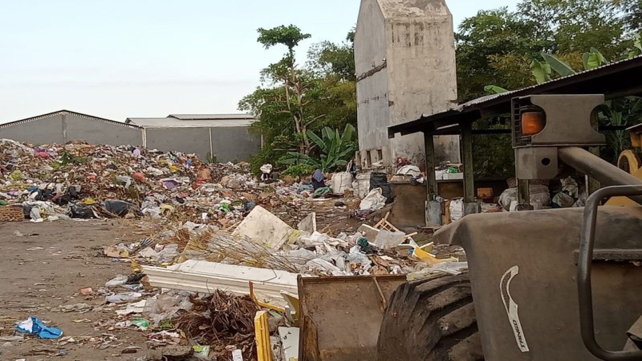 Dokumen: kondisi Tempat Pengolahan Sampah Terpadu (TPST) Sandubaya Kota Mataram, saat penutupan Tempat Pembuangan Akhir (TPA) Regional Kebon Kongok Provinsi Nusa Tenggara Barat. Kamis (31/8-2023). (ANTARA/Nirkomala)