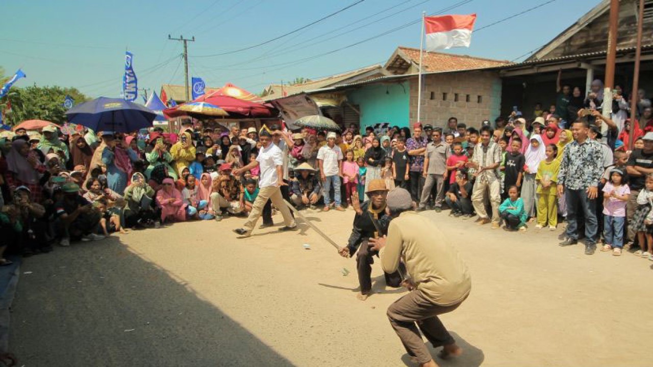 Tradisi Sedekah Kapong Kundi Bersatu dilaksanakan sebagai upaya pelestarian tradisi sekaligus pengembangan pariwisata di Kabupaten Bangka Barat. (ANTARA/HO-Diskominfo Bangka Barat)