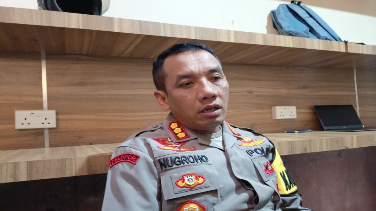 Kapolresta Barelang Kombes Pol. Nugroho Tri Nuryanto memberikan penjelasan terkait belum bolehnya para tersangka kericuhan penolakan pengembangan Kawasan Rempang Eco City, diberikan pendampingan hukum maupun dibesuk oleh pihak keluarga. ANTARA/Yude