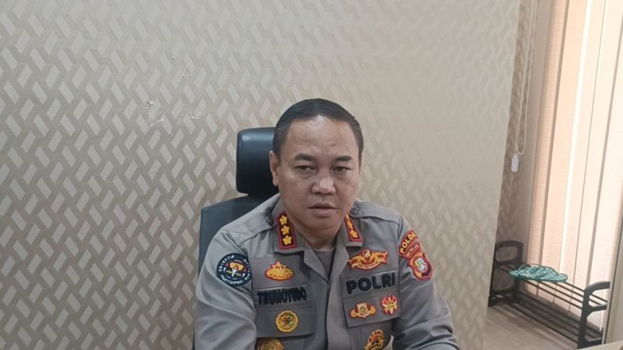 Kabid Humas Polda Metro Jaya Kombes Pol Trunoyudo Wisnu Andiko saat diwawancarai di Jakarta. Jumat (15/9/2023). ANTARA/Ilham Kausar