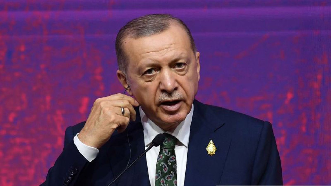 Arsip - Presiden Turki Recep Tayyip Erdogan menyampaikan keterangan kepada wartawan dalam konferensi pers KTT G20 di Media Center, BICC, Nusa Dua, Kabupaten Badung, Bali, Rabu (16/11/2022). ANTARA FOTO/Media Center G20 Indonesia/Aditya Pradana Putra/aww.
