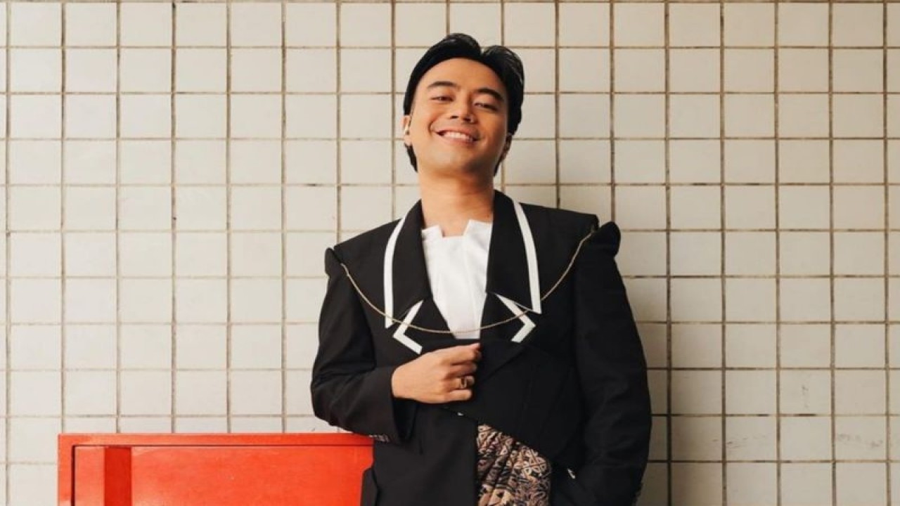 Musisi Vidi Aldiano "comeback" mengenalkan citra barunya di industri hiburan Indonesia. (ANTARA/instagram @vidialdiano)