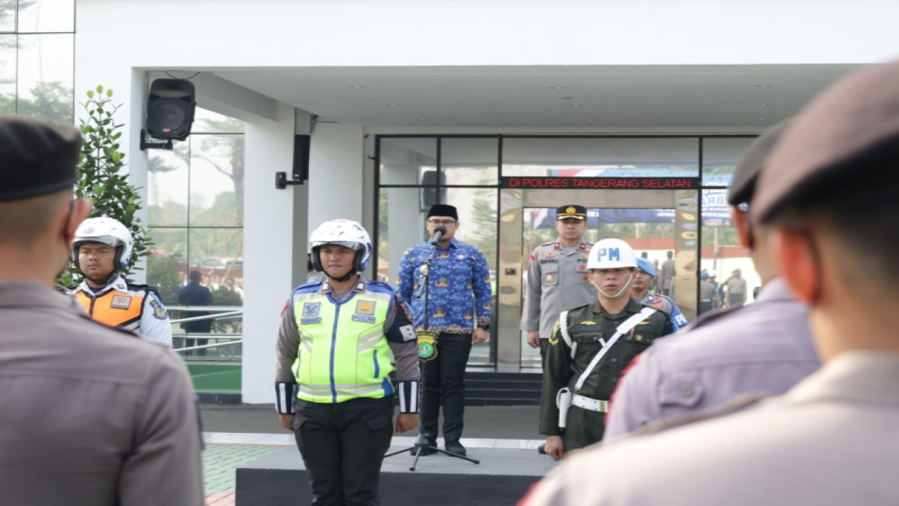Wakil Wali Kota Tangerang Selatan Pilar Saga Ichsan saat memimpin apel gelar pasukan operasi zebra jaya 2023 di Halaman Polres Tangsel, pada Senin. ANTARA-HO/Pemkot Tangsel.