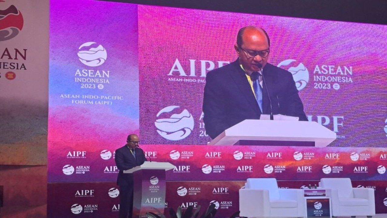 Wakil Menteri BUMN Rosan Roeslani berbicara dalam ASEAN Indo-Pacific Forum 2023 di Jakarta, Rabu (6/9/2023). (ANTARA/Martha Herlinawati Simanjuntak)